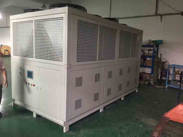 某新能源汽車廠家-風(fēng)冷螺桿式冷水機